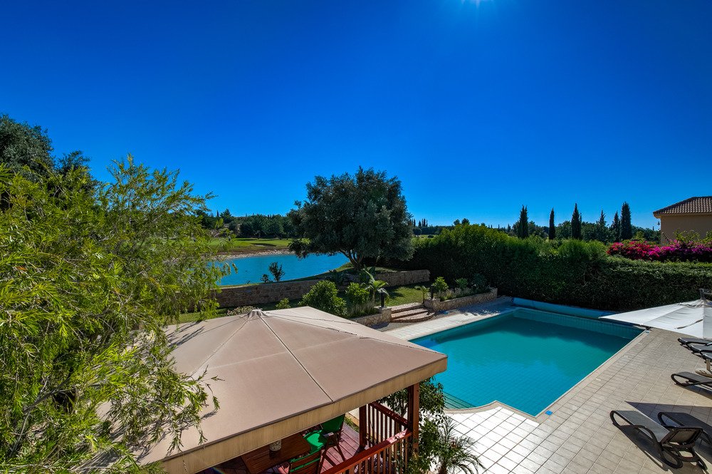 Villa pool